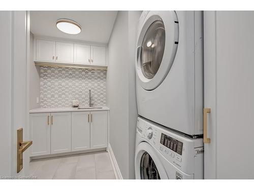 604-2190 Lakeshore Road, Burlington, ON - Indoor Photo Showing Laundry Room