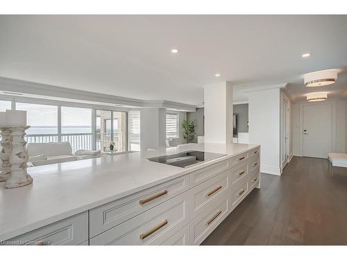 604-2190 Lakeshore Road, Burlington, ON - Indoor Photo Showing Kitchen With Upgraded Kitchen