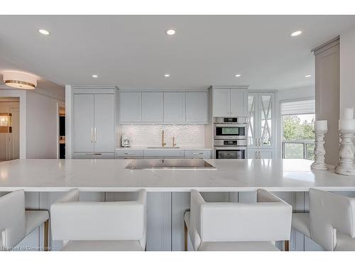 604-2190 Lakeshore Road, Burlington, ON - Indoor Photo Showing Kitchen With Upgraded Kitchen