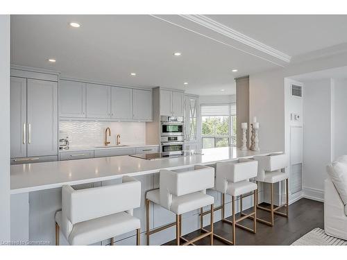 604-2190 Lakeshore Road, Burlington, ON - Indoor Photo Showing Kitchen With Upgraded Kitchen