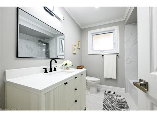 12 Solomon Crescent, Hamilton, ON - Indoor Photo Showing Bathroom