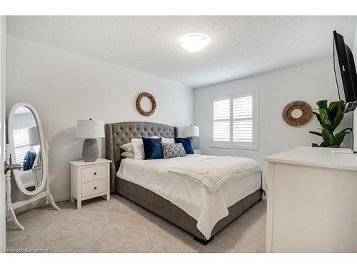 22 Aquarius Crescent, Hamilton, ON - Indoor Photo Showing Bedroom