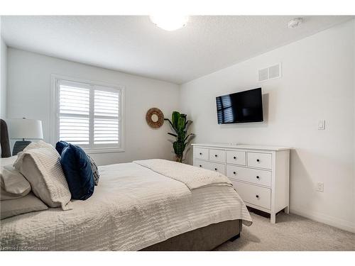 22 Aquarius Crescent, Hamilton, ON - Indoor Photo Showing Bedroom