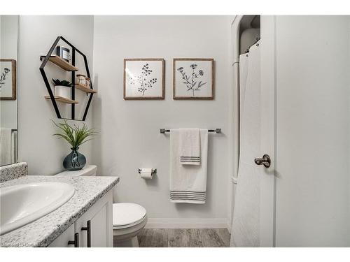 22 Aquarius Crescent, Hamilton, ON - Indoor Photo Showing Bathroom