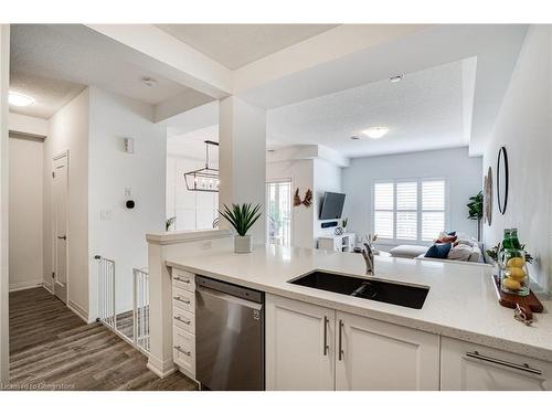 22 Aquarius Crescent, Hamilton, ON - Indoor Photo Showing Kitchen With Double Sink