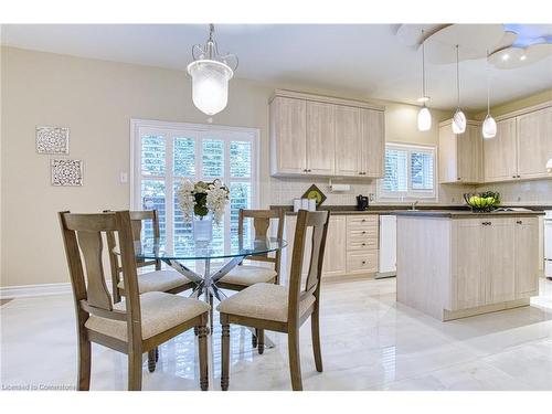 96 Glenmeadow Crescent, Stoney Creek, ON - Indoor Photo Showing Dining Room