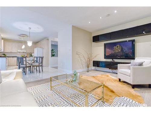 96 Glenmeadow Crescent, Stoney Creek, ON - Indoor Photo Showing Living Room