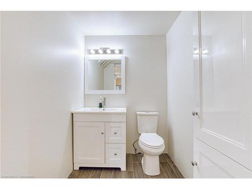 96 Glenmeadow Crescent, Stoney Creek, ON - Indoor Photo Showing Bathroom