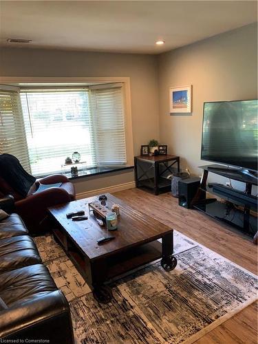 86 Shadyside Avenue, Hamilton, ON - Indoor Photo Showing Living Room