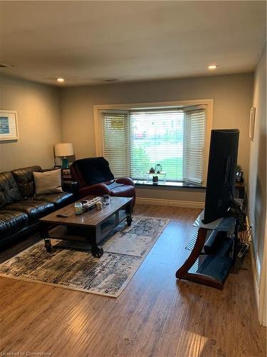 86 Shadyside Avenue, Hamilton, ON - Indoor Photo Showing Living Room