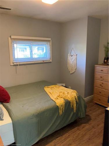 86 Shadyside Avenue, Hamilton, ON - Indoor Photo Showing Bedroom