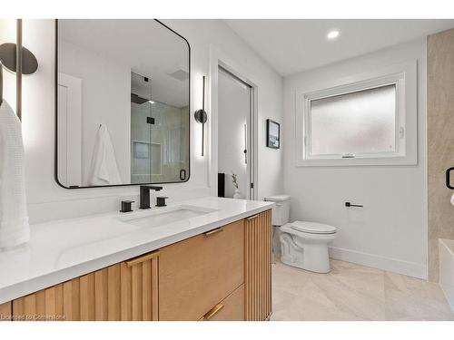 332 Swinburne Road, Burlington, ON - Indoor Photo Showing Bathroom