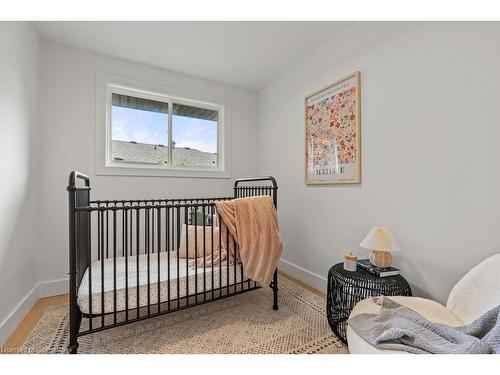 332 Swinburne Road, Burlington, ON - Indoor Photo Showing Bedroom