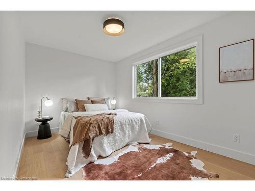 332 Swinburne Road, Burlington, ON - Indoor Photo Showing Bedroom