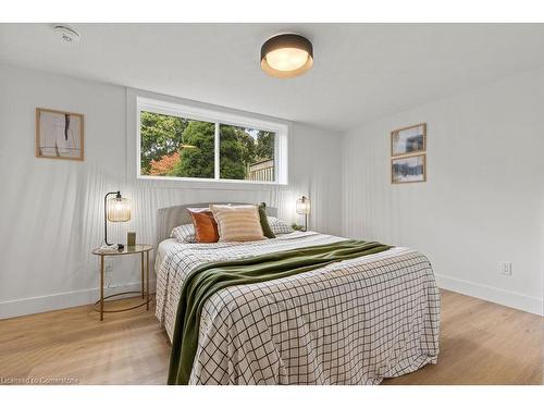 332 Swinburne Road, Burlington, ON - Indoor Photo Showing Bedroom