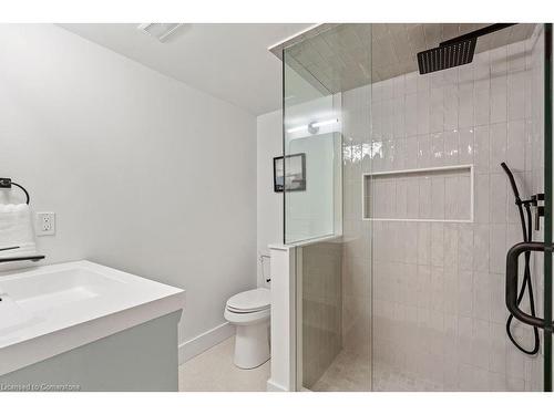 332 Swinburne Road, Burlington, ON - Indoor Photo Showing Bathroom