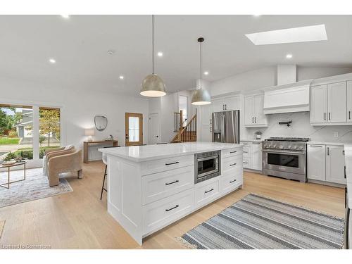 332 Swinburne Road, Burlington, ON - Indoor Photo Showing Kitchen With Upgraded Kitchen