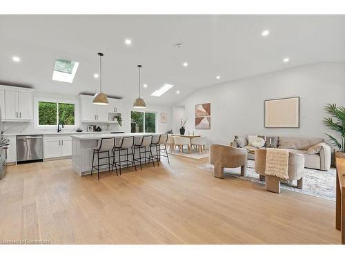 332 Swinburne Road, Burlington, ON - Indoor Photo Showing Kitchen With Upgraded Kitchen