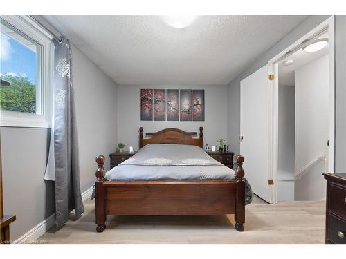 61-25 Linfield Drive, St. Catharines, ON - Indoor Photo Showing Bedroom