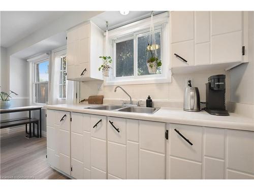 61-25 Linfield Drive, St. Catharines, ON - Indoor Photo Showing Kitchen With Double Sink