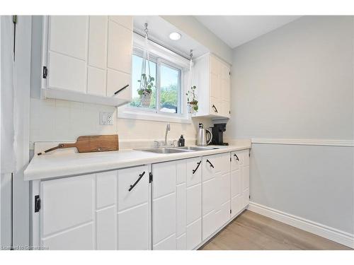 61-25 Linfield Drive, St. Catharines, ON - Indoor Photo Showing Kitchen With Double Sink