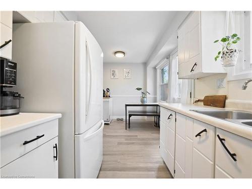 61-25 Linfield Drive, St. Catharines, ON - Indoor Photo Showing Kitchen