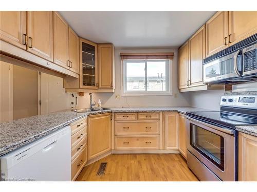 69-120 Quigley Road, Hamilton, ON - Indoor Photo Showing Kitchen