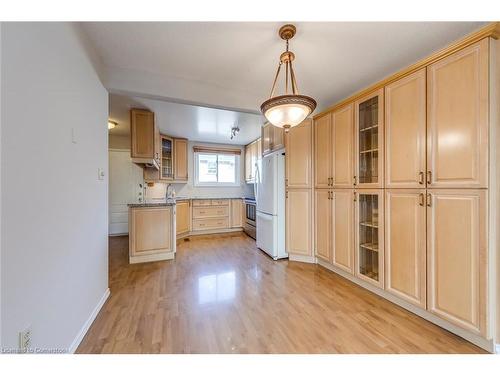 69-120 Quigley Road, Hamilton, ON - Indoor Photo Showing Kitchen