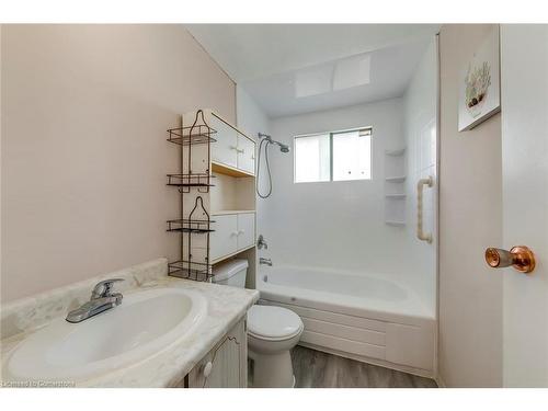 69-120 Quigley Road, Hamilton, ON - Indoor Photo Showing Bathroom