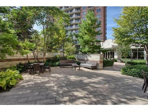 906-2391 Central Park Drive, Oakville, ON - Outdoor