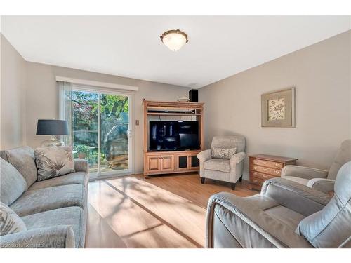 95 First Road W, Stoney Creek, ON - Indoor Photo Showing Living Room