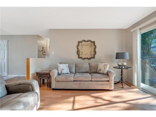 95 First Road W, Stoney Creek, ON - Indoor Photo Showing Living Room