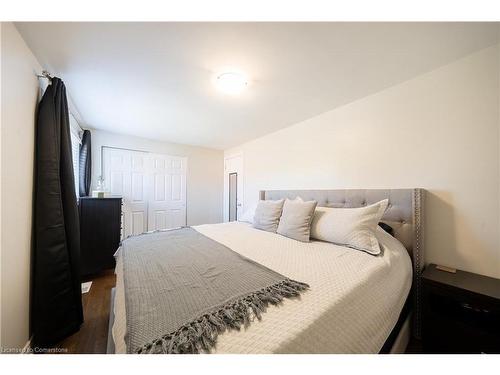 P3-444 Stone Church Road W, Hamilton, ON - Indoor Photo Showing Bedroom