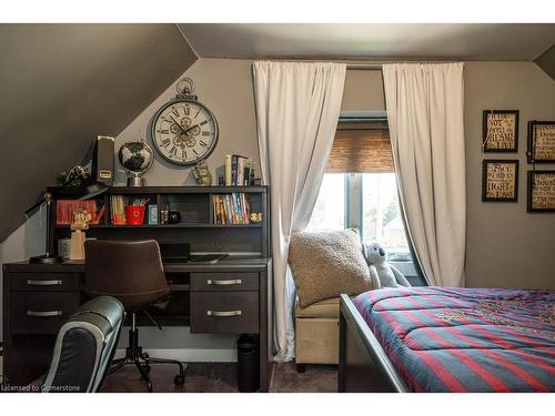 485 Catharine Street N, Hamilton, ON - Indoor Photo Showing Bedroom