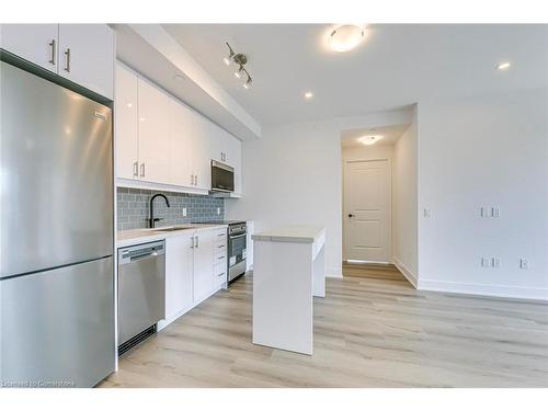 230-2343 Khalsa Gate, Oakville, ON - Indoor Photo Showing Kitchen With Stainless Steel Kitchen With Upgraded Kitchen