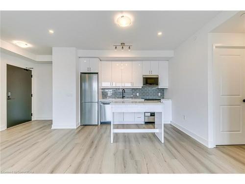 230-2343 Khalsa Gate, Oakville, ON - Indoor Photo Showing Kitchen With Stainless Steel Kitchen