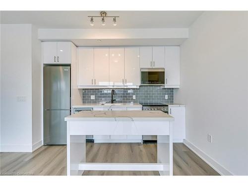 230-2343 Khalsa Gate, Oakville, ON - Indoor Photo Showing Kitchen