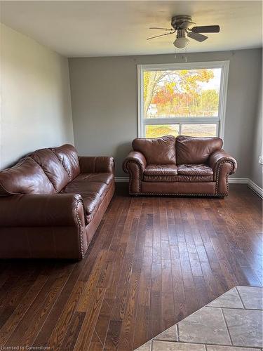 880 Norfolk Street S, Simcoe, ON - Indoor Photo Showing Living Room