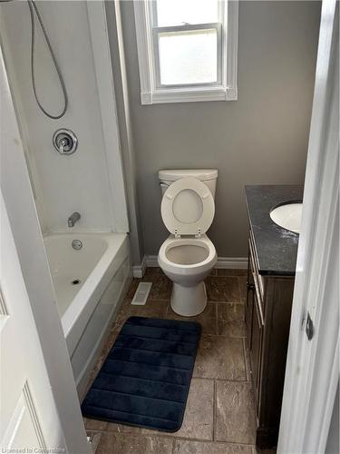 880 Norfolk Street S, Simcoe, ON - Indoor Photo Showing Bathroom