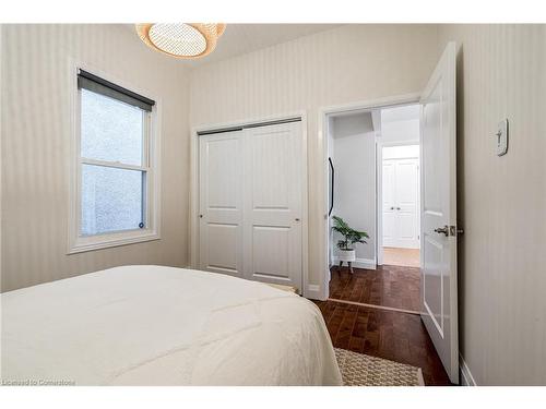 314 Hunter Street W, Hamilton, ON - Indoor Photo Showing Bedroom