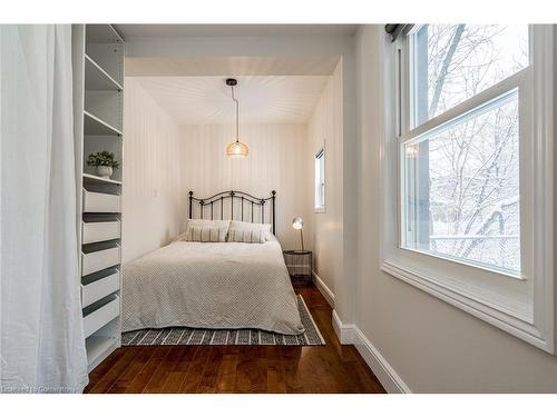 314 Hunter Street W, Hamilton, ON - Indoor Photo Showing Bedroom