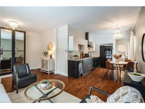 314 Hunter Street W, Hamilton, ON - Indoor Photo Showing Living Room