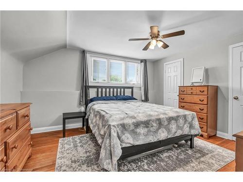 53 Paling Court, Hamilton, ON - Indoor Photo Showing Bedroom