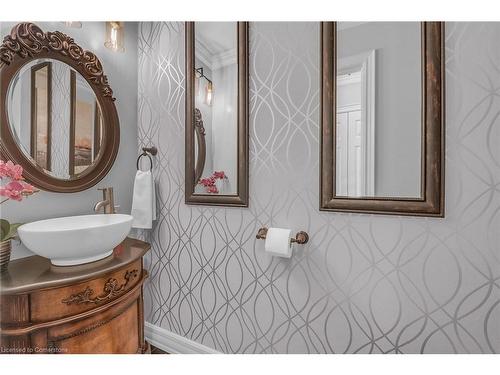 42 Ross Street, Caledonia, ON - Indoor Photo Showing Bathroom