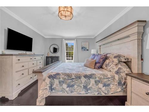 42 Ross Street, Caledonia, ON - Indoor Photo Showing Bedroom