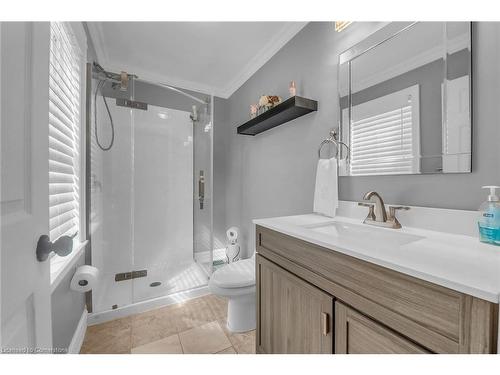 42 Ross Street, Caledonia, ON - Indoor Photo Showing Bathroom