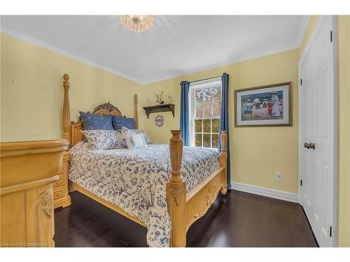 42 Ross Street, Caledonia, ON - Indoor Photo Showing Bedroom