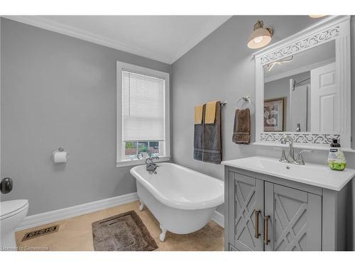 42 Ross Street, Caledonia, ON - Indoor Photo Showing Bathroom