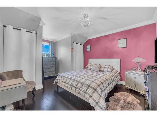 42 Ross Street, Caledonia, ON - Indoor Photo Showing Bedroom