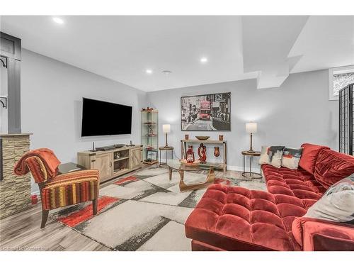 42 Ross Street, Caledonia, ON - Indoor Photo Showing Living Room